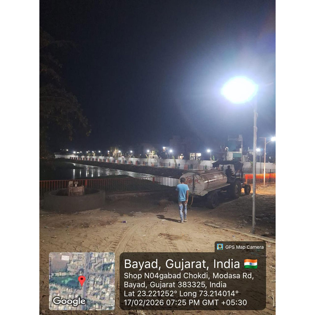 two-in-one-solar-street-light-24-watt-application2