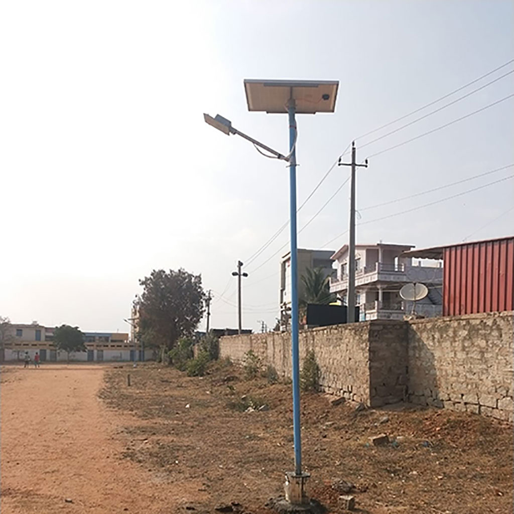 two-in-one-solar-street-light-30-watt-installation