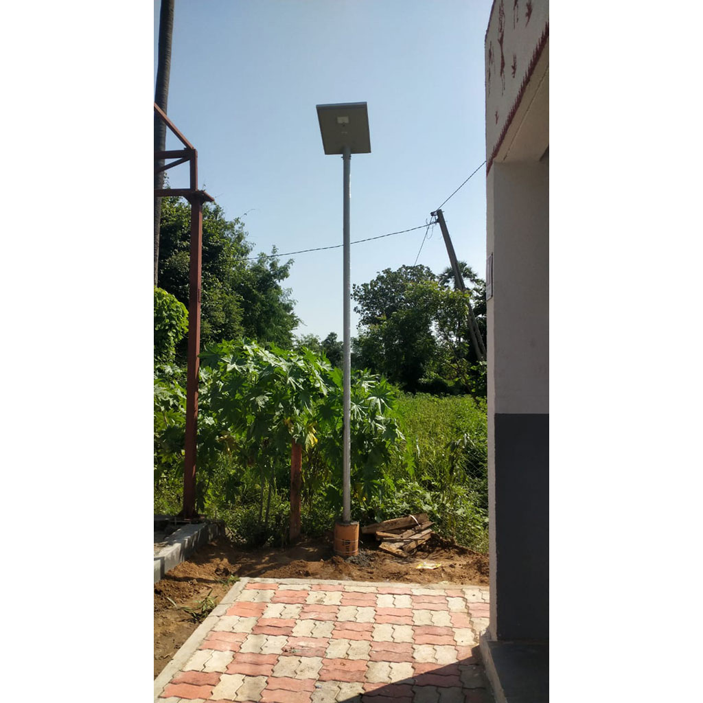 all-in-one-solar-street-light-12-watt-front-view-image